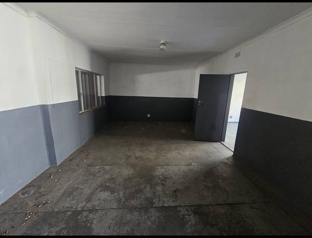 300M² WAREHOUSE TO LET IN ANDERBOLT
